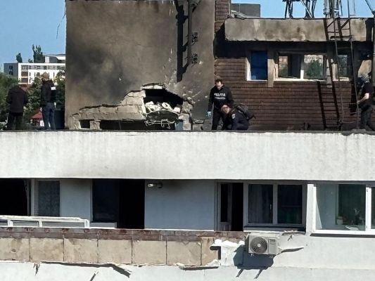 रोमानिया का कहना है कि रूसी ड्रोन ने अपार्टमेंट ब्लॉक पर हमला किया, नाटो ने गठबंधन क्षेत्र की रक्षा करने का संकल्प लिया है।