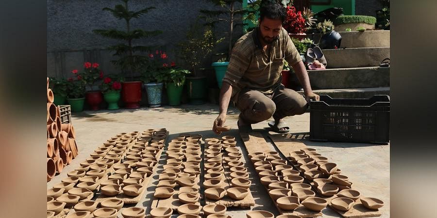 Kashmiri Muslim potter makes 16,000 diyas this Diwali