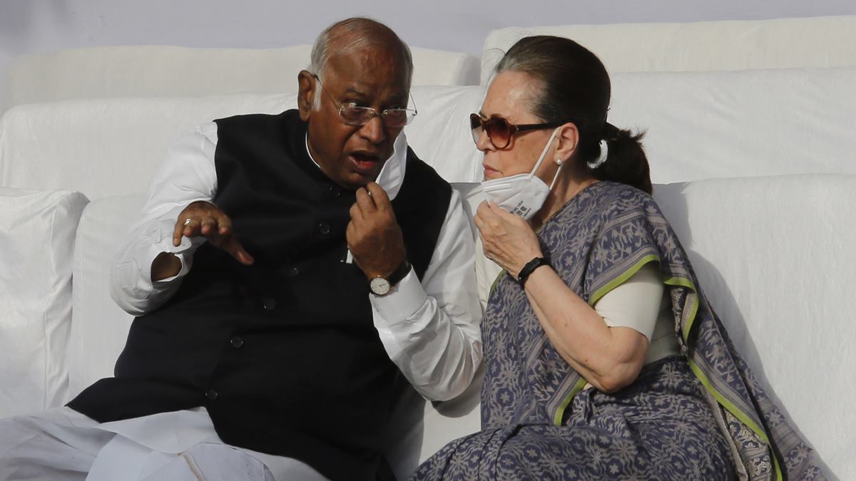 KCR working with PM Modi, only Rahul Gandhi can lead Opposition: Kharge leads charge against TRS in Hyderabad