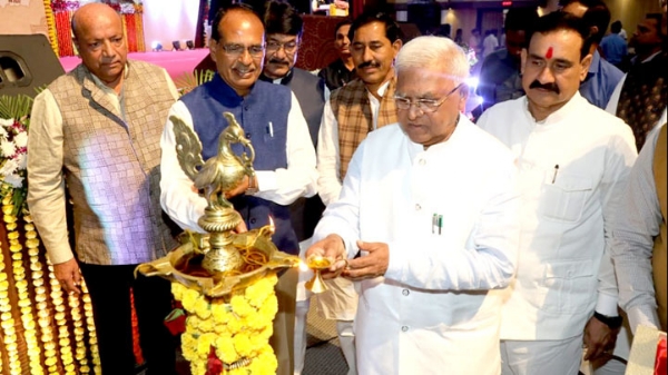 व्यक्ति को बेहतर योगदान के लिए प्रेरित करते हैं सार्वजनिक सम्मान : राज्यपाल पटेल