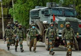 राजौरी में सैन्य शिविर के पास गोलीबारी में दो लोगों की मौत, इलाके में तनाव