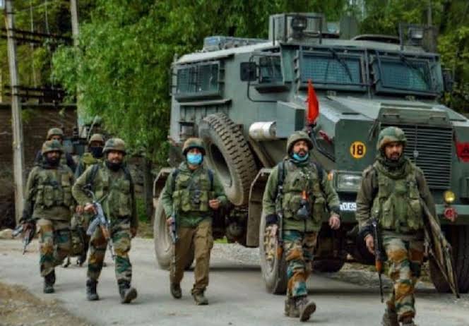 राजौरी में सैन्य शिविर के पास गोलीबारी में दो लोगों की मौत, इलाके में तनाव