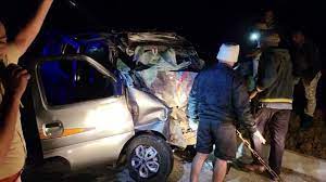 मुंबई-गोवा हाईवे पर भीषण दुर्घटना, 9 लोगों की मौत