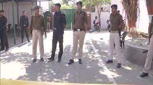 राबड़ी आवास पहुंची सीबीआई, छापेमारी जारी