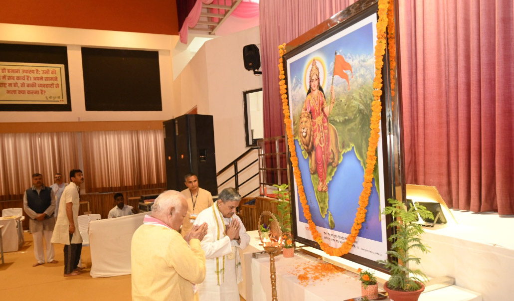 शताब्दी वर्ष में संघ कार्य एक लाख स्थानों तक पहुंचाने का लक्ष्यः मनमोहन वैद्य