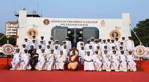 राष्ट्रपति ने आईएनएस द्रोणाचार्य को प्रेसिडेंट्स कलर प्रदान किया