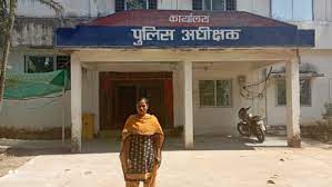 छत्तीसगढ़ में पांच लाख की इनामी महिला नक्सली ने पुलिस के सामने किया समर्पण