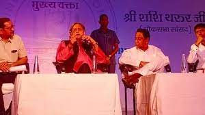 शशि थरूर इंदौर में बोले- संविधान खतरे में, भाजपा खत्म करने की कर रही तैयारी