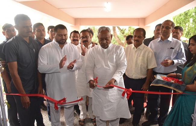 नीतीश- तेजस्वी कर्नाटक में कांग्रेस सरकार के शपथ ग्रहण में होंगे शामिल