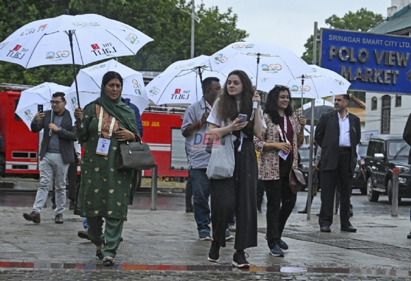 जी20 बैठक के आखिरी दिन प्रतिनिधियों ने श्रीनगर के ऐतिहासिक पोलो व्यू बाजार की खूबसूरती का उठाया लुत्फ