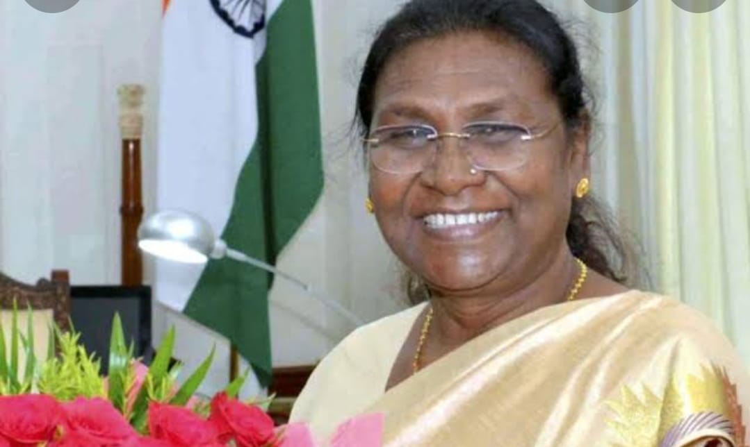 आज राष्ट्रपति द्रौपदी मुर्मू  आज खूंटी में  महिला स्वयं सहायता समूह  के साथ संवाद 