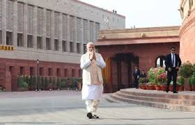 प्रधानमंत्री ने नव्य-भव्य संसद भवन को किया राष्ट्र को समर्पित