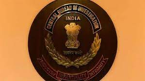 सीबीआई ने मुंबई के दो आईआरएस अधिकारियों सहित चार पर भ्रष्टाचार का मामला दर्ज किया