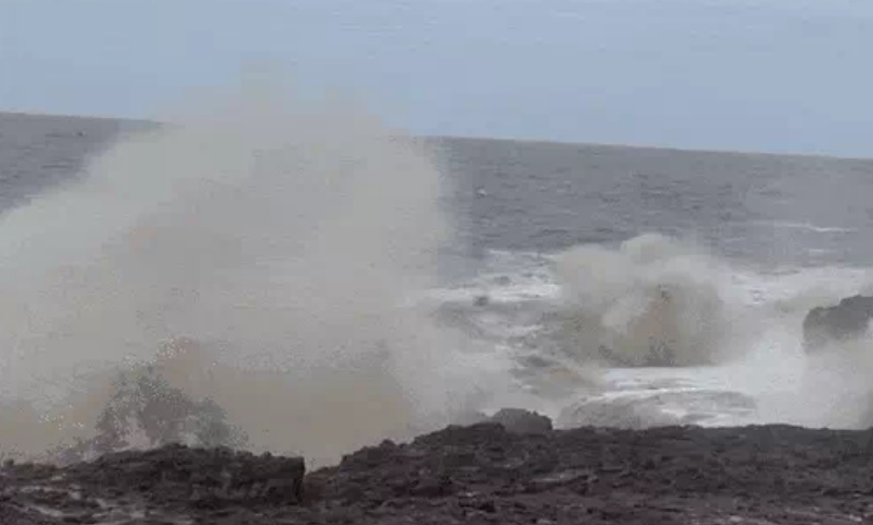 पोरबंदर से 320 किमी दूर चक्रवाती तूफान बिपरजॉय, द्वारका-ओखा से 2500 लोग सुरक्षित स्थानों पर भेजे गए