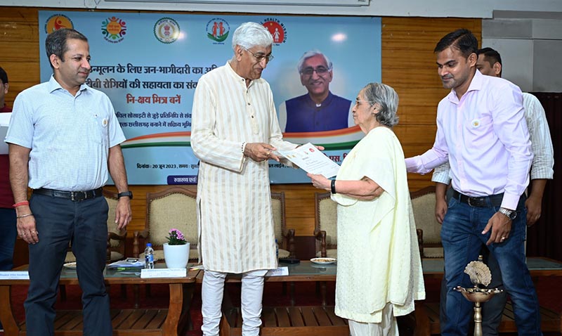 स्वास्थ्य मंत्री सिंहदेव ने नि-क्षय मित्रों को सम्मानित किया