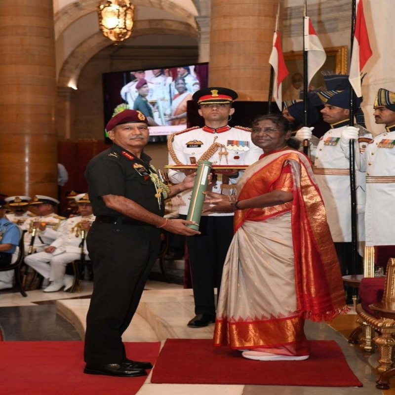 परम विशिष्ट सेवा मेडल से विभूषित ले. जनरल (रिटायर्ड) डिमरी को सरकार ने दो लाख की धनराशि भेंट की