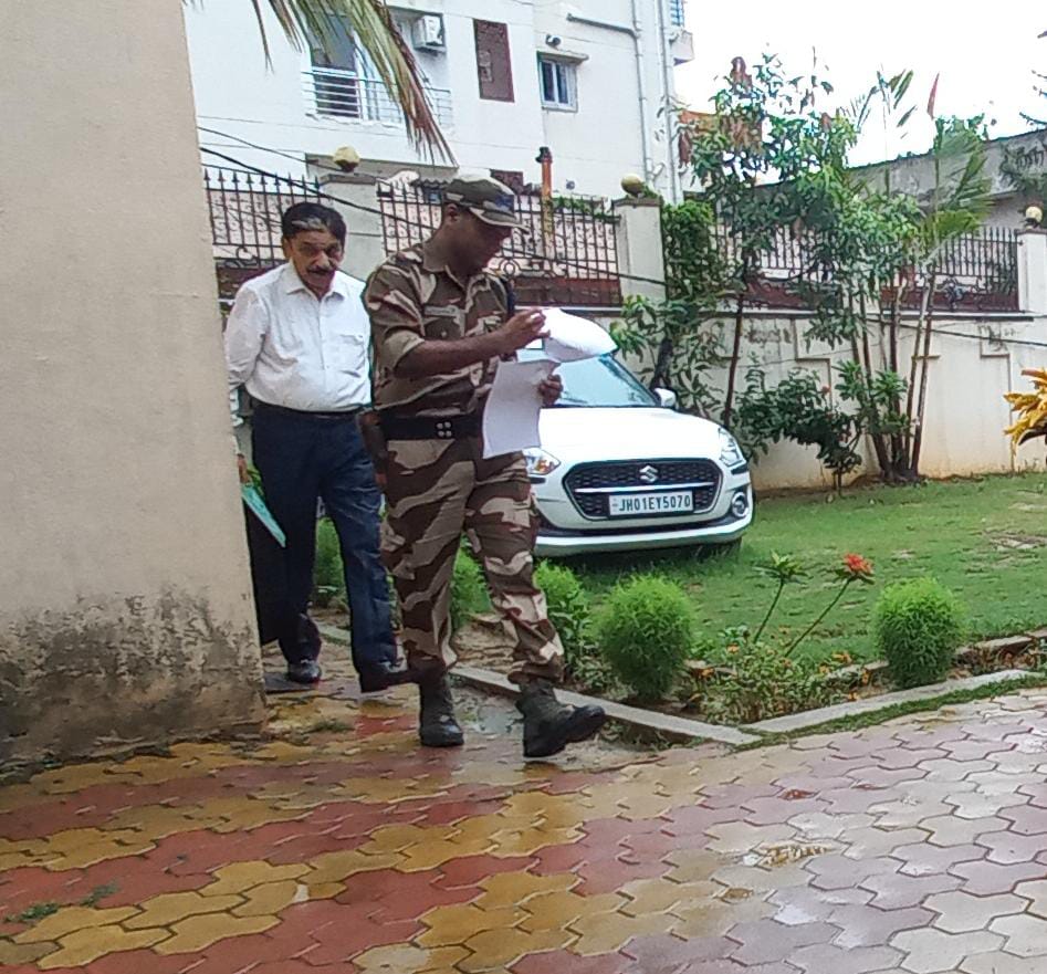 झारखंड हाई कोर्ट के अधिवक्ता हिमांशु पहुंचे ईडी कार्यालय, पूछताछ शुरू