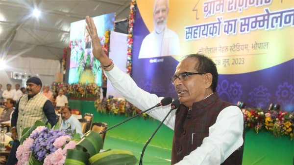 मुख्यमंत्री शिवराज का बड़ा ऐलान- रोजगार सहायकों के मानदेय में दोगुनी वृद्धि