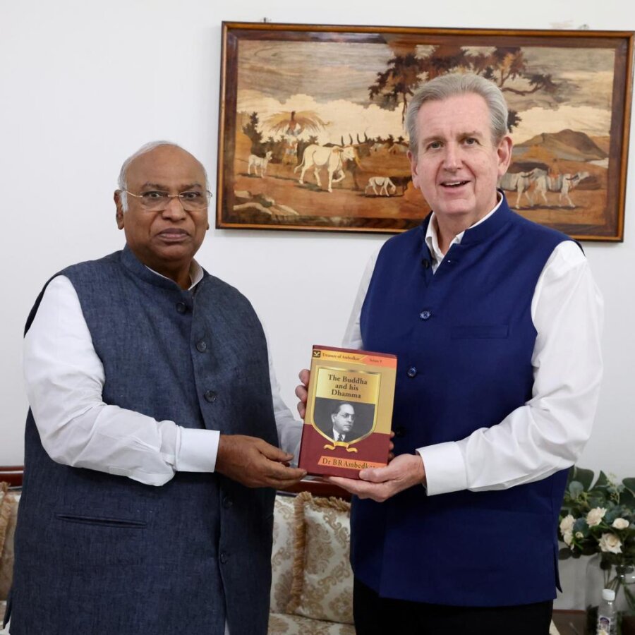 ऑस्ट्रेलिया के निवर्तमान उच्चायुक्त बैरी ओ'फेरेल और जर्मनी के राजदूत डॉ. एकरमैन ने खड़गे से की मुलाकात