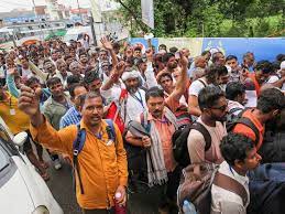 लखनपुर में बाबा बर्फानी के भक्तों का किया गया भव्य स्वागत