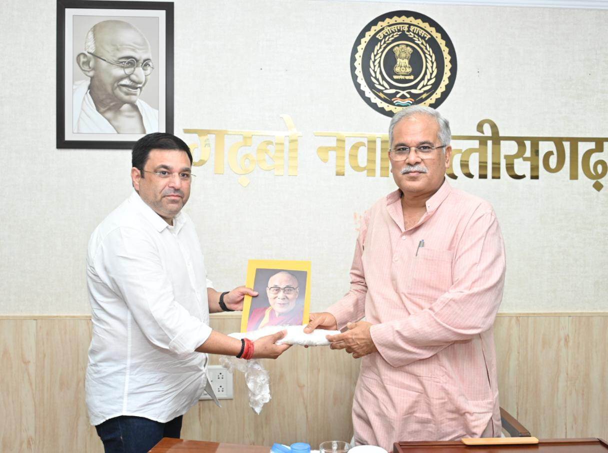 मुख्यमंत्री से सिरपुर विशेष क्षेत्र विकास प्राधिकरण के  अध्यक्ष श्री जग्गी ने की सौजन्य मुलाकात