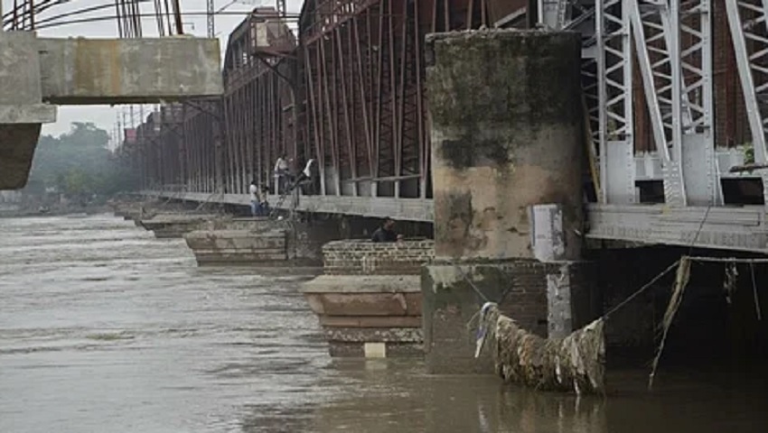 दिल्ली में यमुना नदी फिर उफान पर, तीसरी बार खतरे के निशान से ऊपर