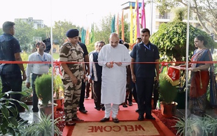 गृहमंत्री अमित शाह ने वर्तमान सुरक्षा चुनौतियों से निपटने के लिए नई दिल्ली में केन्द्रीय औद्योगिक सुरक्षा बल के केन्द्रीकृत विमानन सुरक्षा नियंत्रण केन्द्र का उद्घाटन किया