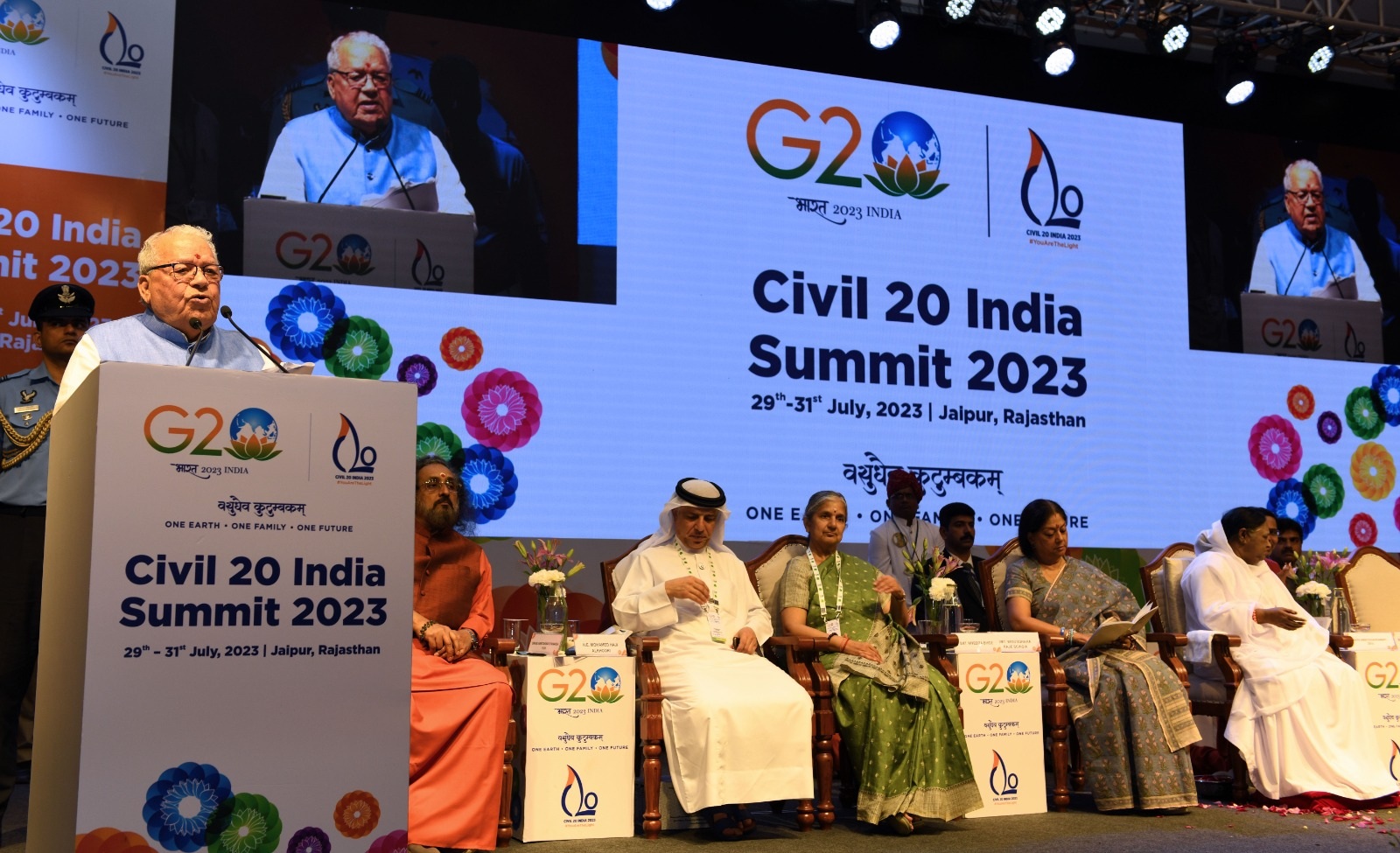 सी-20 शिखर सम्मेलन में लैंगिक असमानता, सतत विकास, जलवायु परिवर्तन से जुड़ी चुनौतियों को दूर करने पर जोर