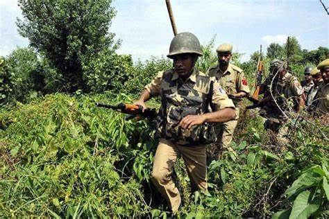 पुंछ की नियंत्रण रेखा के पास एक दर्जन से अधिक गांवों में सुरक्षा बलों का तलाशी अभियान जारी