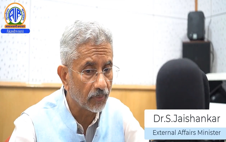 विदेश मंत्री डॉ. एस. जयशंकर ने आकाशवाणी समाचार के विशेष साक्षात्&zwj;कार में कहा - आतंकवाद को किसी भी रूप में बरदाश्&zwj;त न करना भारत की विदेश नीति का मुख्&zwj;य केन्&zwj;द्रबिंदु