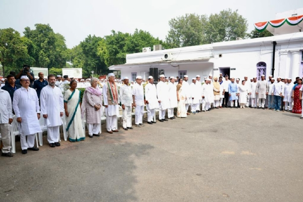 खतरे में है देश का लोकतंत्र, संविधान और संस्थान : खड़गे