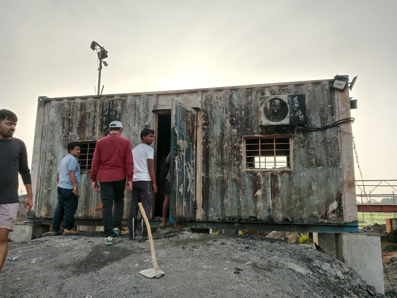 लातेहार में तुबेद कोलियरी के कांटा घर में उग्रवादियों ने लगाई आग, सुरक्षा कर्मियों को पीटा