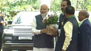 प्रधानमंत्री मिले इसरो प्रमुख एस सोमनाथ से, बेंगलुरु पहुंचकर चंद्रयान-3 की सफलता के लिए बधाई दी