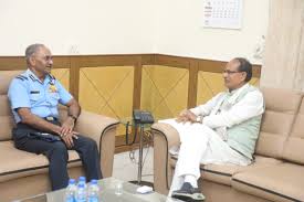 मप्रः मुख्यमंत्री शिवराज से मिले एयर मार्शल विभास पांडे, एयर शो का दिया निमंत्रण