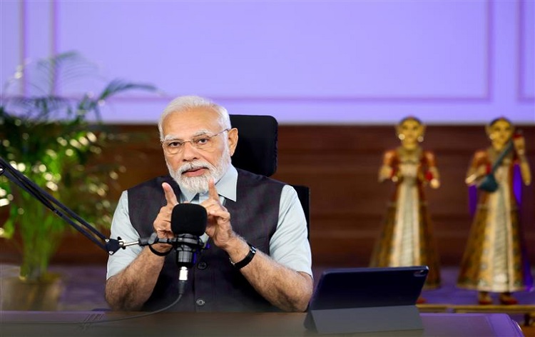 प्रधानमंत्री ने देश में लोगों को डिजिटल भुगतान करने और स्थानीय उत्पादों के उपयोग को बढ़ावा देने के लिए प्रेरित करने को कहा