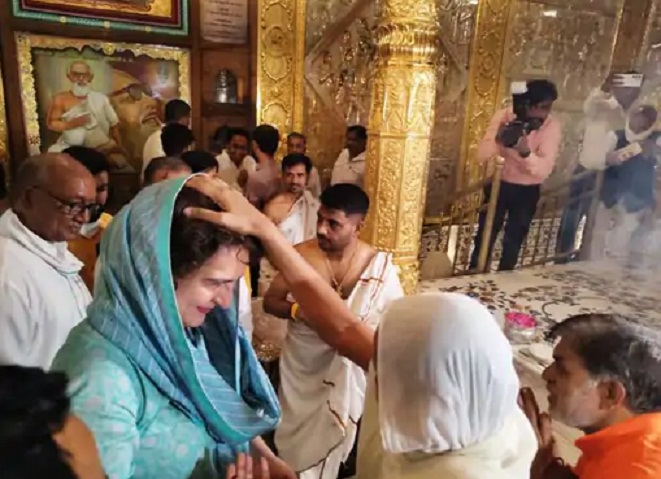 प्रियंका गांधी वाड्रा धार के मोहनखेड़ा पहुंची, तीर्थस्थल पर किया पूजन
