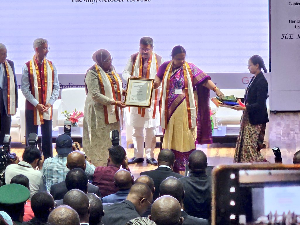 तंजानिया की राष्ट्रपति सामिया सुलुहू हसन को जेएनयू ने डॉक्टरेट की मानद उपाधि से किया सम्मानित