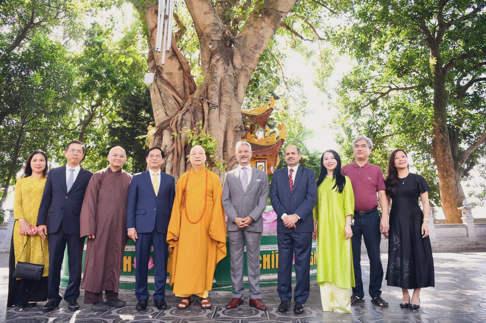 विदेश मंत्री जयशंकर वियतनाम पहुंचे, ट्रान क्वोक पैगोडा का किया दौरा