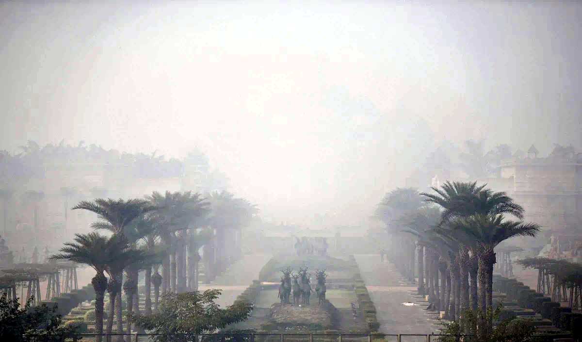 दिल्ली में वायु गुणवत्ता एक बार फिर अति गंभीर श्रेणी में पहुंची, कड़े प्रतिबंध लागू