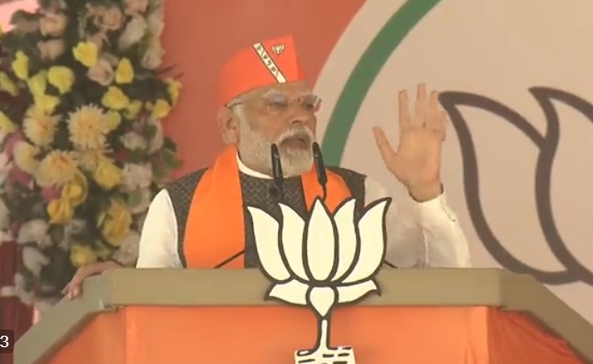 कांग्रेस के राष्ट्रीय अध्यक्ष रिमोट से चलते हैं: नरेन्द्र मोदी