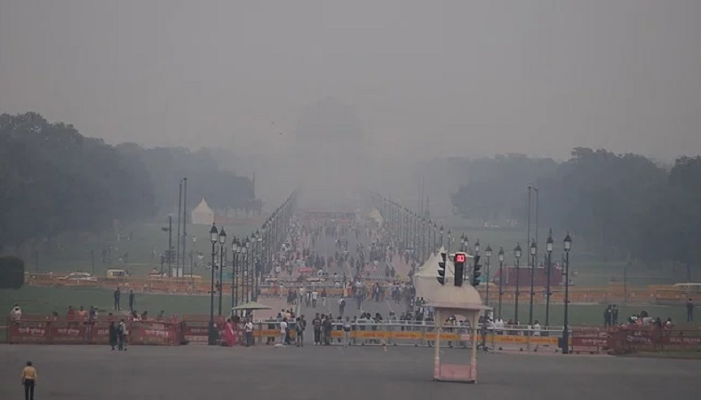 दिल्ली के लोगों की सांसों पर फिर सितम ढाने लगी हवा