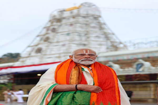 प्रधानमंत्री नरेंद्र मोदी ने तिरुमाला मंदिर में पूजा-अर्चना की