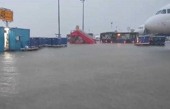 (अपडेट) चेन्नई एयरपोर्ट से कल सुबह 9 बजे तक सभी ऑपरेशन रद्द