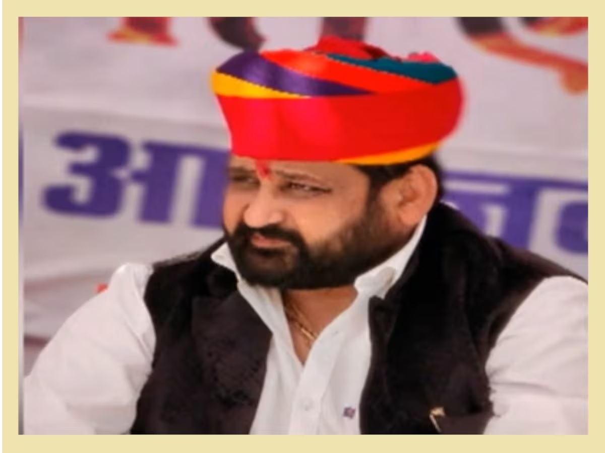 श्री राष्ट्रीय राजपूत करणी सेना के राष्ट्रीय अध्यक्ष सुखदेव सिंह गोगामेड़ी की गोली मारकर हत्या, गार्ड घायल