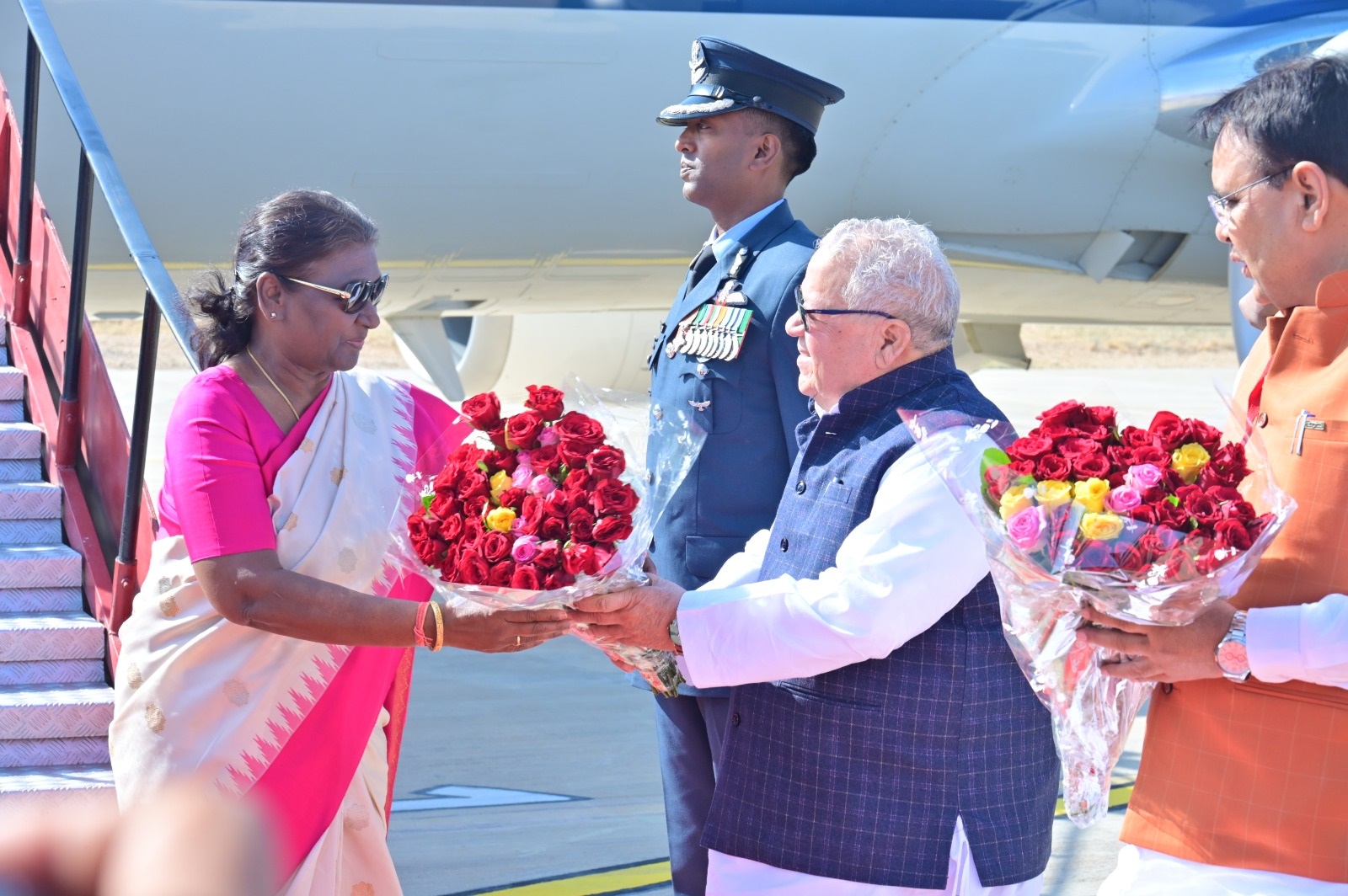 राष्ट्रपति द्रौपदी मुर्मू एक दिवसीय यात्रा पर जैसलमेर पहुंचीं