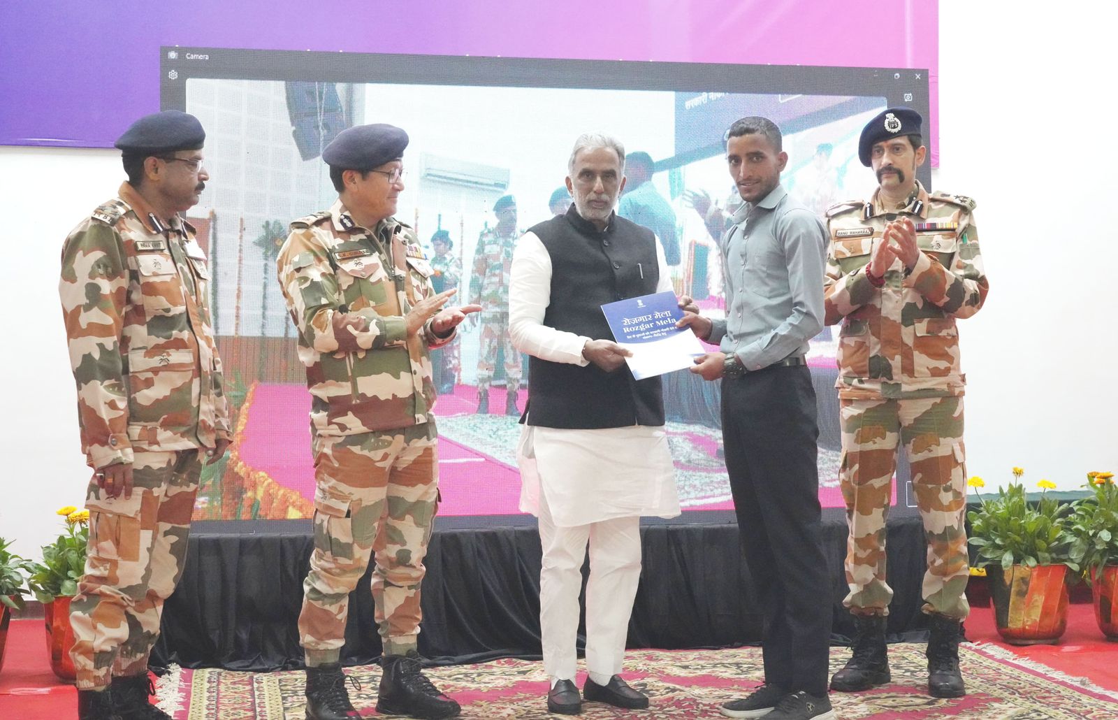 केंद्रीय मंत्री गुर्जर ने 113 से अधिक युवाओं को सौंपे नियुक्ति पत्र