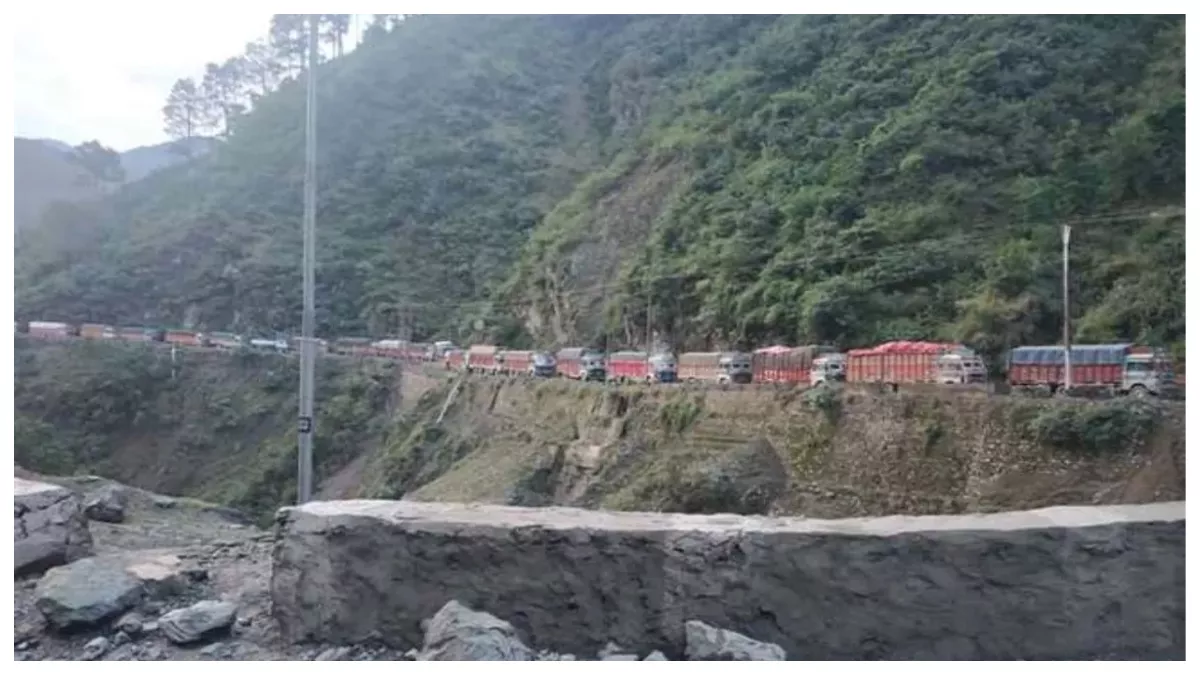 जम्मू-श्रीनगर राष्ट्रीय राजमार्ग भूस्खलन की वजह से बंद