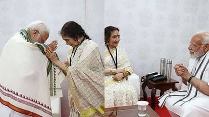 वैजयंती माला से मिले प्रधानमंत्री मोदी