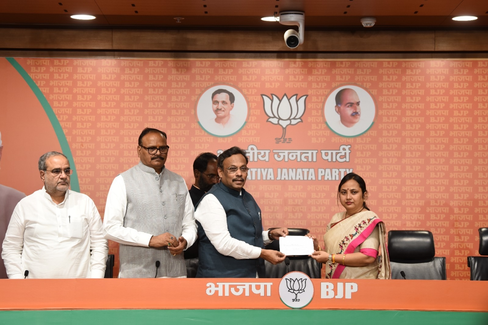 बसपा सांसद संगीता आजाद भाजपा में शामिल