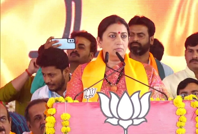 लोस चुनाव 2024 : कांग्रेस पर बरसी स्मृति ईरानी, कहा- हार के डर से कांग्रेस को भागने की आदत